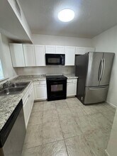 Building Photo - 1157 Golden Lakes Blvd