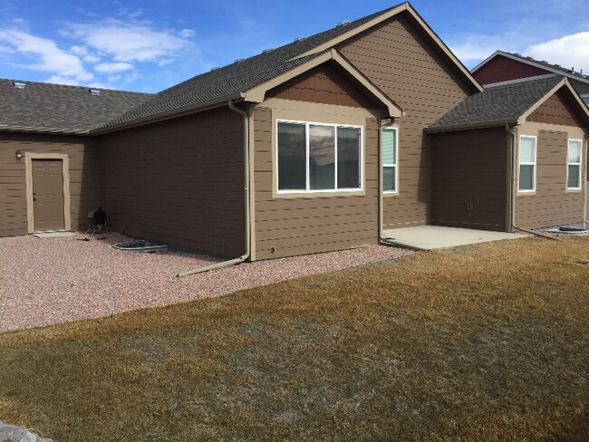 Foto del edificio - 805 Lakebrook Ct