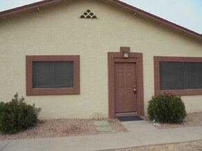 Building Photo - 860 E Brown Rd