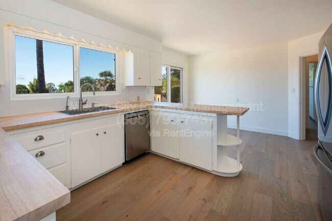 Foto del edificio - 5533 Carpinteria Ave