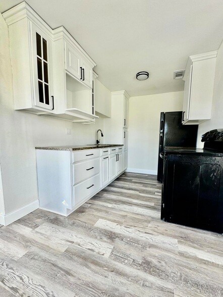 Foto del edificio - 1146 W 24th St