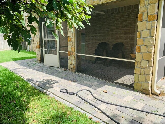 Foto del edificio - 24106 Bassett Hall Ln