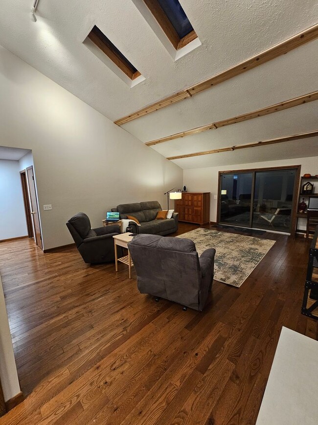 Foto del edificio - Remarkable 5 Bedroom Home For Rent in Mentor