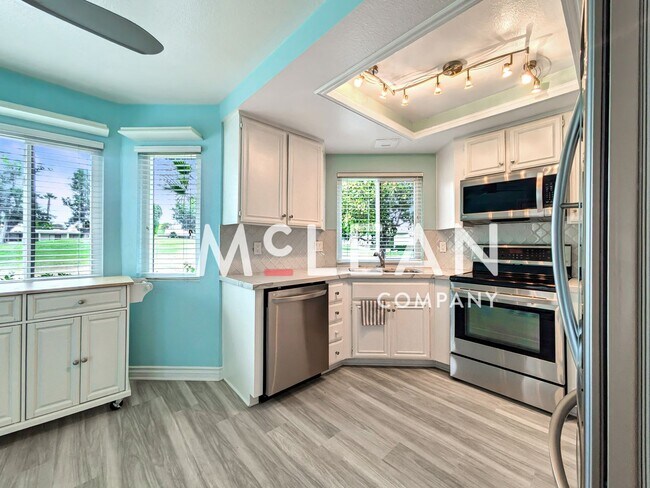 Building Photo - 2 bd + Bonus Room - Unfurnished - With FRE...