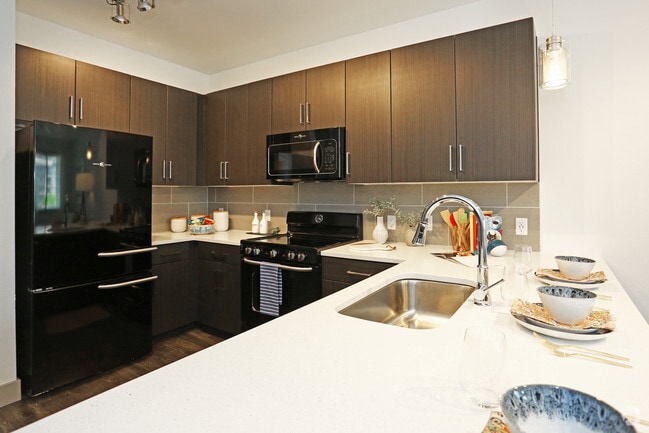 1BR, 1BA - A2 720 SF - Art on Highland