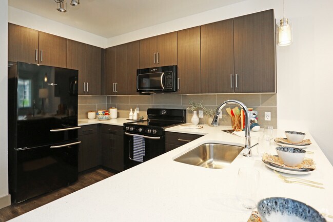 1HAB, 1BA - A2 720 ft² - Art on Highland