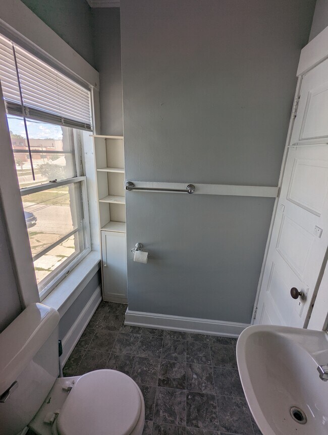 Bathroom - 502 N 16th St