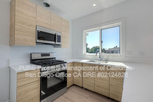 Building Photo - 2175 Bacon St