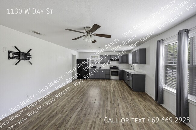 Building Photo - 1130 W Day St