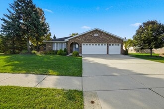 Building Photo - 13141 W Stonewood Dr