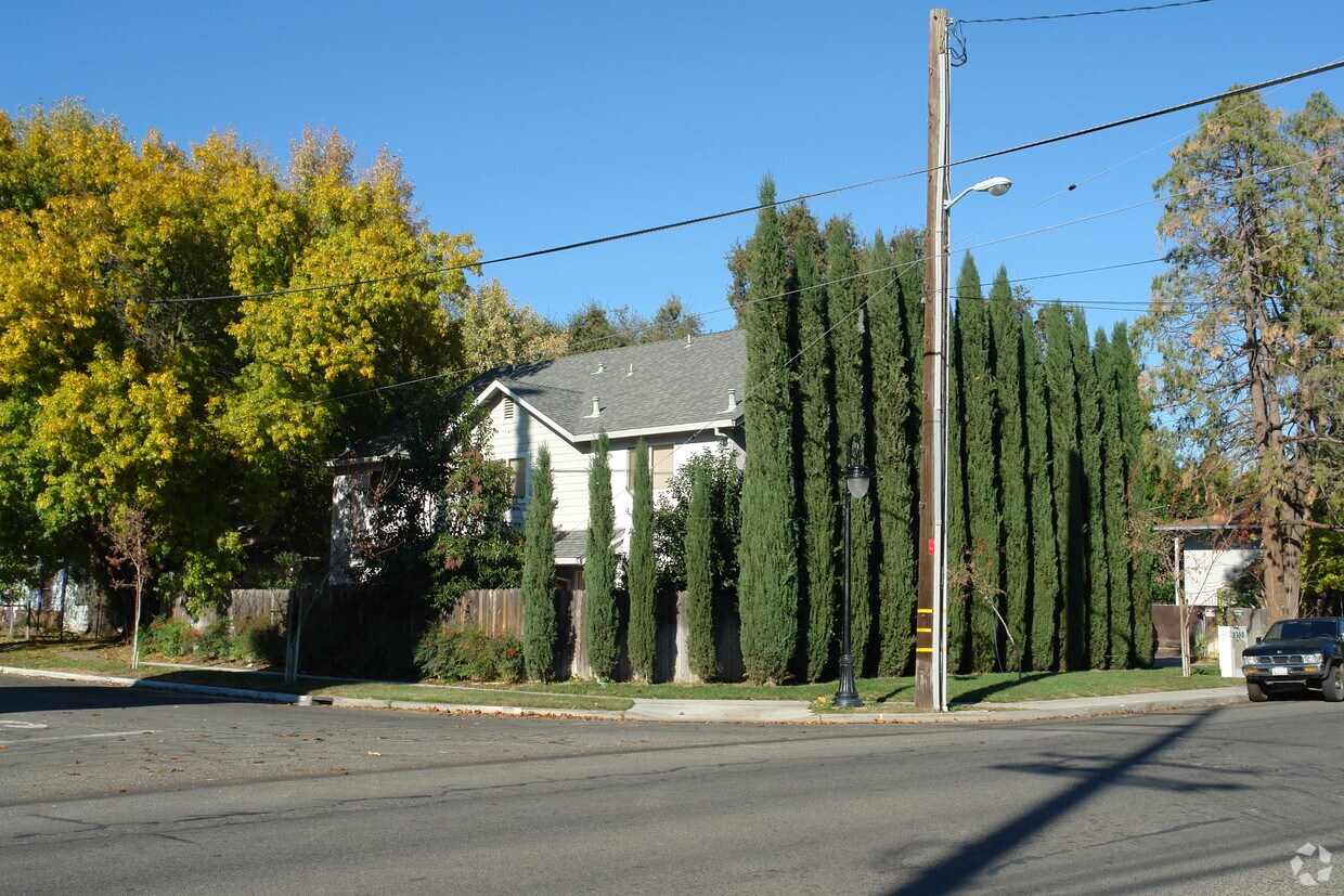 Foto principal - 1300 W 5th St