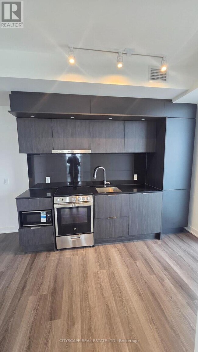 Photo du bâtiment - 448 Burnhamthorpe Rd W