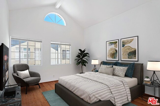 Foto del edificio - 850 N Poinsettia Pl