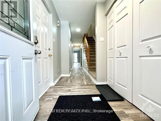 Photo du bâtiment - 1464 Baseline Rd