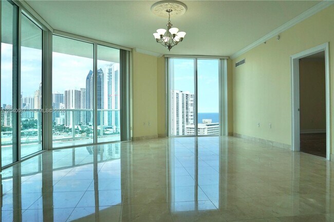 Foto del edificio - 200 Sunny Isles Blvd