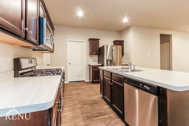 Foto del edificio - 2407 Heeney Pk Ln