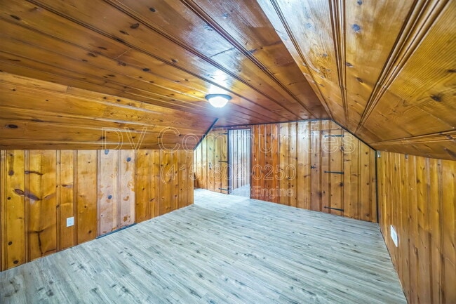 Building Photo - 5211 Parkview Ave