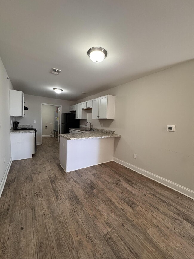 Building Photo - Inquire today on how to get FREE rent!