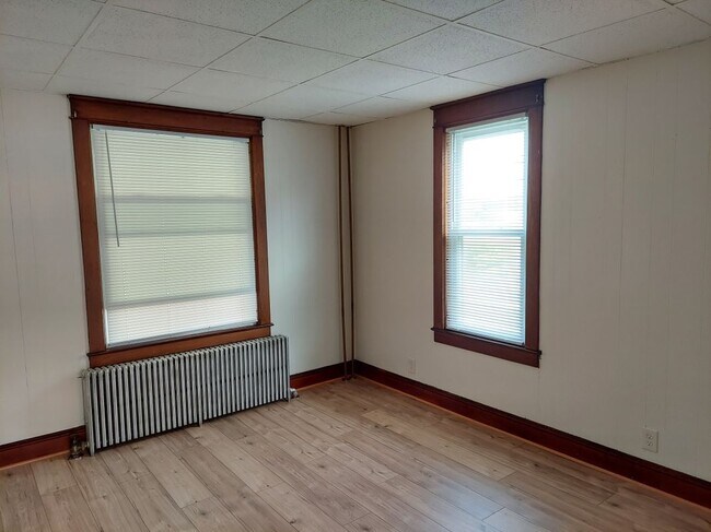 Building Photo - 393 S Main St