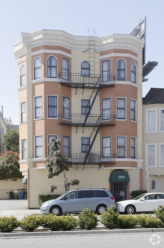 Building Photo - 2525 Lombard St