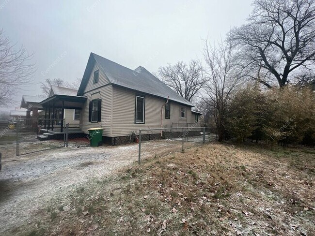 Building Photo - 2817 S State St