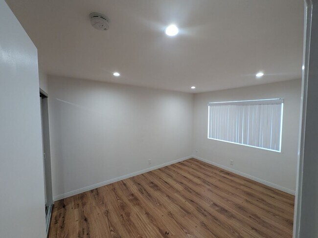 Building Photo - 15214 S Raymond Ave