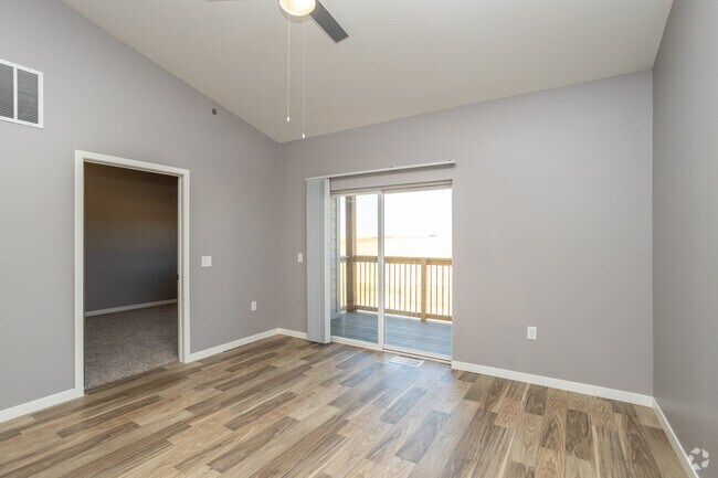 1 habitación, 1 baño - 664 pies cuadrados - Sala de estar - Jefferson Heights Apartments
