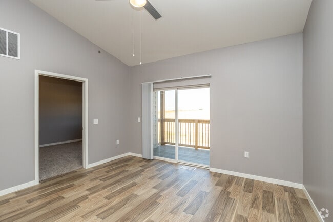 1BR, 1BA - 664SF - Living Room - Jefferson Heights Apartments