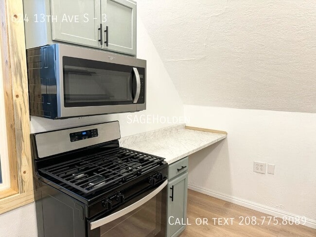 Foto del edificio - 624 13th Ave S