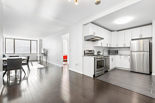 Building Photo - 45 River Dr S
