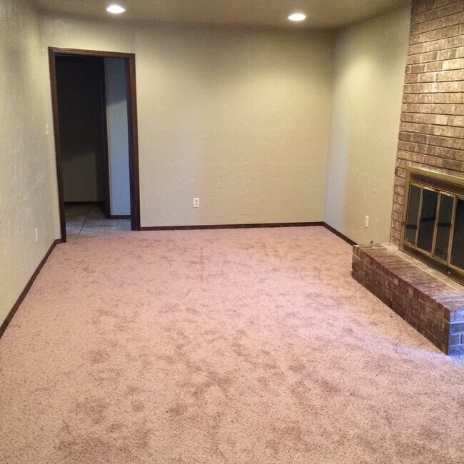 Building Photo - Beautiful Remodeled Home.  Available now.
