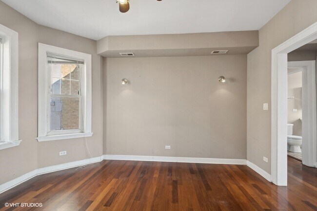 Foto del edificio - 2412 W Bryn Mawr Ave