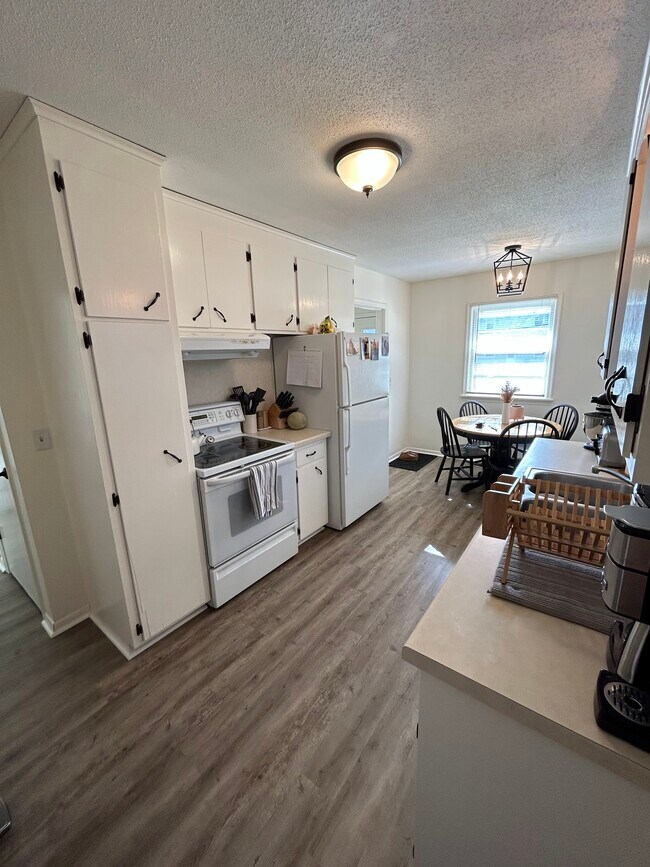Cocina - Planta alta - 3827 Johnson St NE