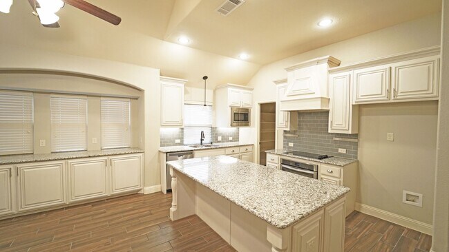 Foto del edificio - FOR LEASE in ALEDO ISD! Beautiful 3,000+ sf Brick Home with 4 Bedrooms, 3 Bathrooms Plus an Offic...