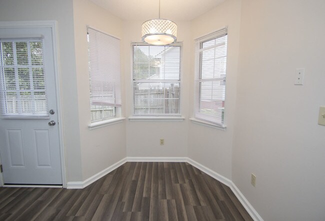 Foto del edificio - Now Available! Apply TODAY!