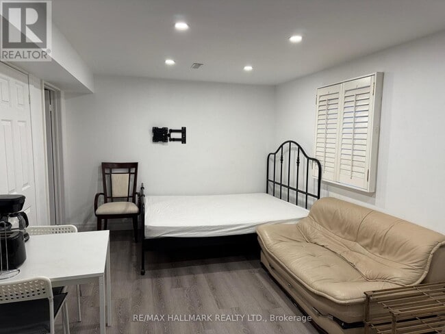 Photo du bâtiment - 76 Topham Crescent