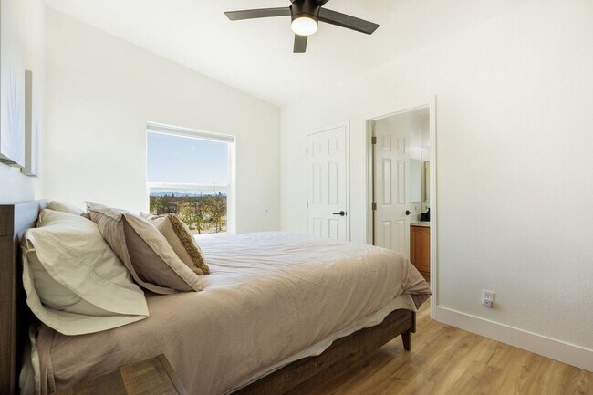 Foto del edificio - Beautiful 5 Bedroom 4 Bathroom with AMAZING VIEWS!!