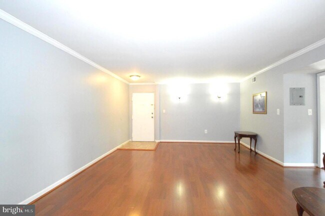 Building Photo - 9647 White Acre Rd