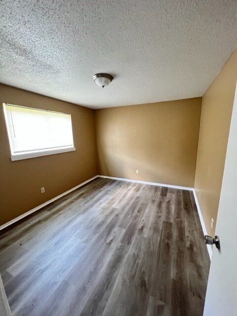 Building Photo - Cute Duplex For Rent!
