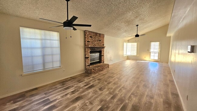 Building Photo - Beautifully Updated 3 Bedroom, 2 Bathroom Home in a Quiet Cul-de-Sac!
