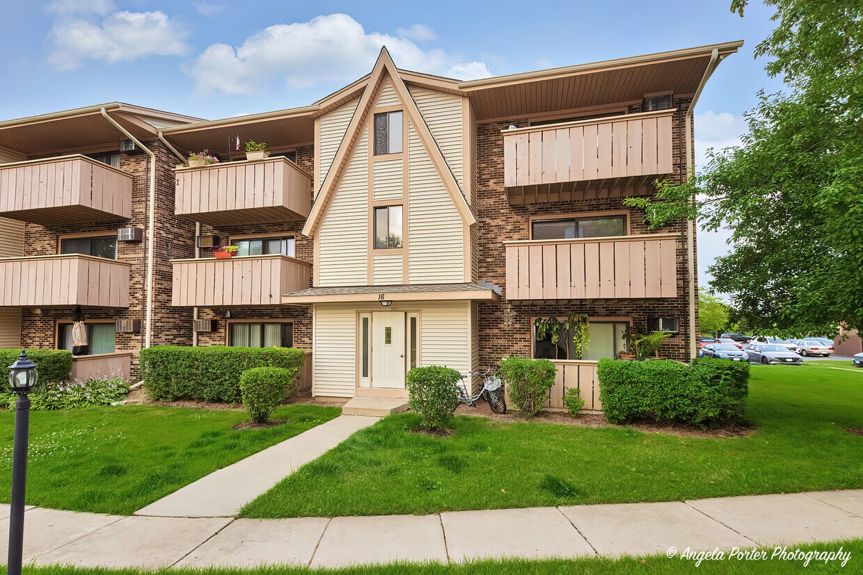 16 Echo Ct Unit 12, Vernon Hills, IL 60061 Condo for Rent in Vernon