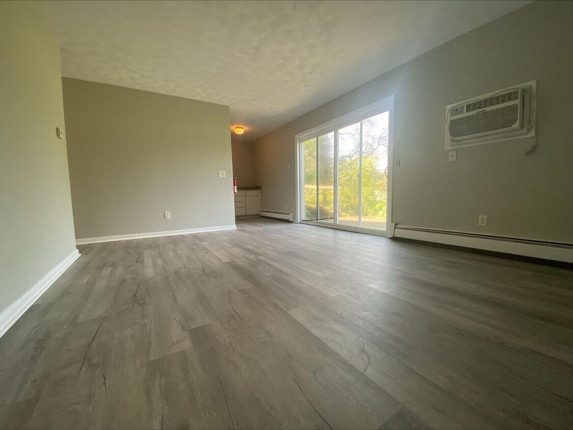 Primary Photo - Oakhurst Apartments