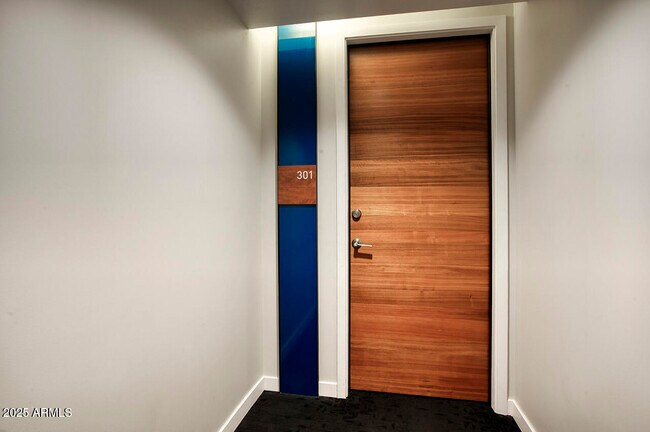 Foto del edificio - 100 W Portland St