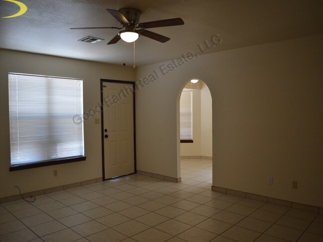 Building Photo - 1130 Bleimeyer Rd