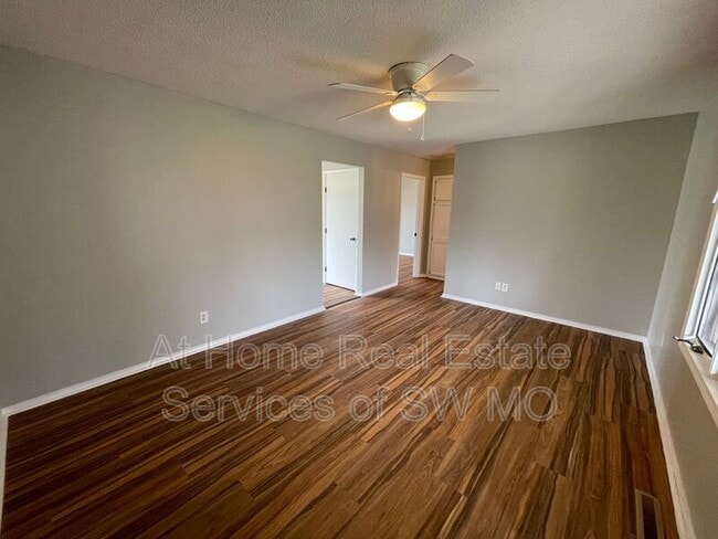 Building Photo - 4813 S Glenn Ave