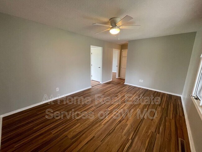 Foto del edificio - 4813 S Glenn Ave