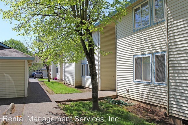 Foto del edificio - 13062-13066 SE Powell Blvd