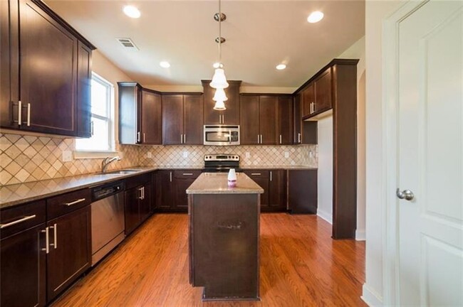Building Photo - 1578 Scenic Pines Dr