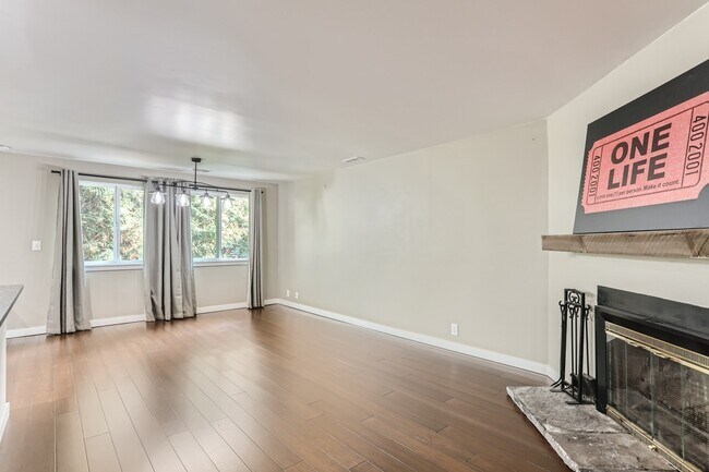 Foto del edificio - 12034 Slater Ave NE