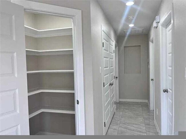 Foto del edificio - 2 Bedroom Duplex in Mission